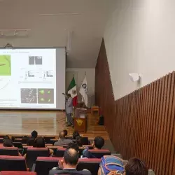 Co-inventor del microscopio de fuerza atómica da conferencia en el TEC