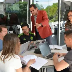 Alumnos y sus profesores
