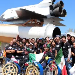 Equipo Fuerza México en competencia de la NASA