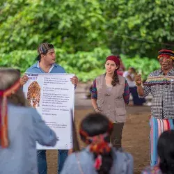 Imparten talleres de concientización de la importancia del jaguar a la comunidad de Achuar de Wachirpas, ubicada en la selva Amazónica en la zona de Pasataza, Ecuador.