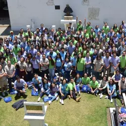 Los alumnos en la foto grupal de la Bienvenida