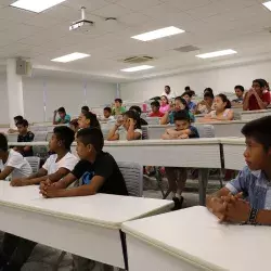 Niños triquis van a clases de liderazgo emprendedor en el Tec