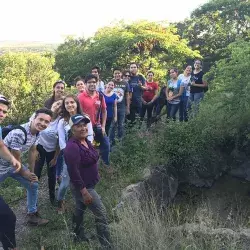 Alumnos de IBT en su visita a Santa Rosa Jauregui 