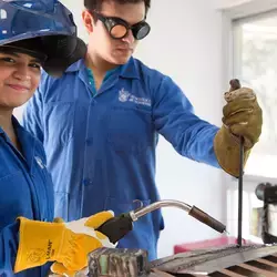 Los 900 jóvenes que el Tec ha becado con 100% para cambiar México