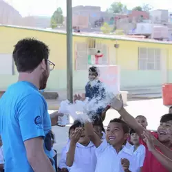 Circo de la ciencas en escuela primaria