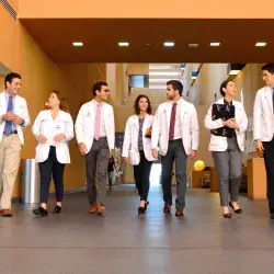 Escuela de Medicina: 40 años de innovar y liderar en salud 