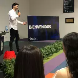 Daniel Suñe dando su conferencia