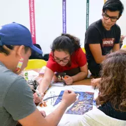 alumnos en la actividad de creatividad