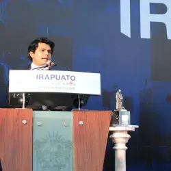 Axel expresando unas palabras durante la ceremonia.
