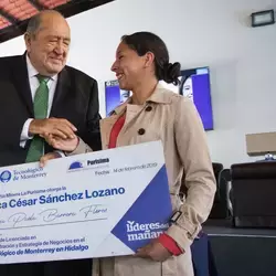 Entregan Beca “César Sánchez Lozano”