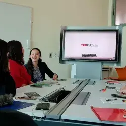 Alumnos en sesión del Club