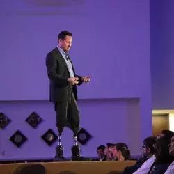 Tener dispositivos en el cuerpo será usual en el futuro: Hugh Herr