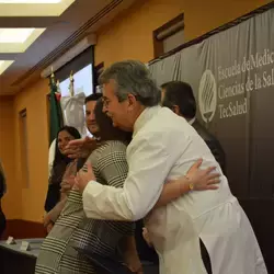 Egresan quince líderes médicos de Altas Especialidades