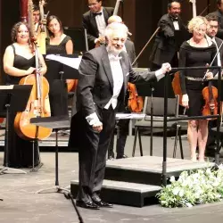 Participa Coro del Tec en concierto dirigido por Plácido Domingo 