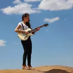 Al ritmo de rock, maestra de canto del Tec se une a La Voz