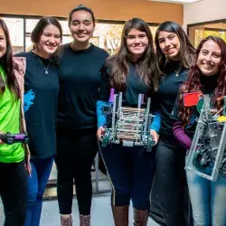 El primer equipo "Girl Power" que llega al nacional de Vex en México