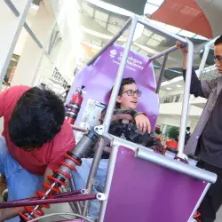 Escudería del Tec GDL crea vehículo todo terreno para competencia