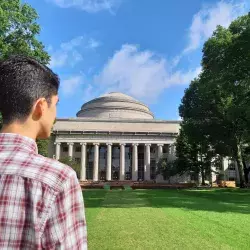 Hace equipo para proyectos de logística en el MIT