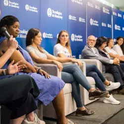 Participan deportistas, directivas de universidades y periodistas en panel sobre mujer en el deporte