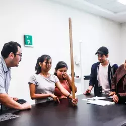 ¡A divertirse! Inculcan la ciencia a jóvenes de escasos recursos