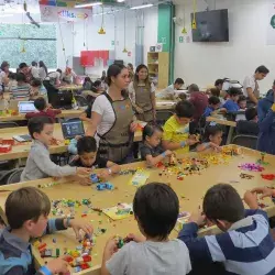 Egresado del Tec impulsa la educación con diversión en niños