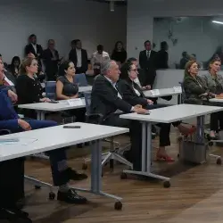 Salvador Alva con legisladores