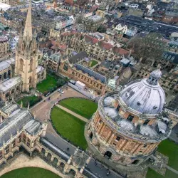 Vista principal de la universidad de Oxford, Inglaterra.