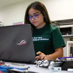 Joven mexicana gana concurso de la Academia de Ciencias de Nueva York