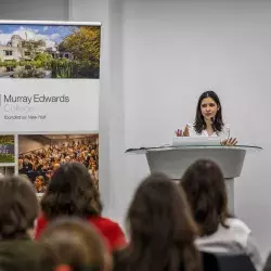 Claudia Diezmatínez en un panel sobre cambio climático para el international Women´s Day en Londres.