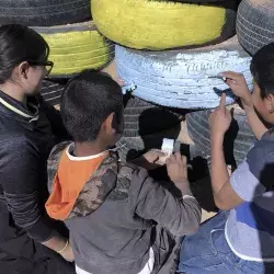 Niños apoyando proyecto soicial