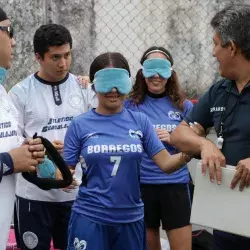 Borregas de PrepaTec Santa Anita juegan partido de futbol a ciegas