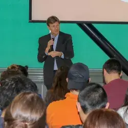 Enrique de la Madrid en su conferencia.