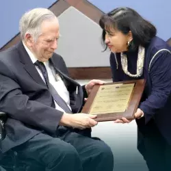 Reconocen al ingeniero Antonio González Arechida con presea de la Asociación de Maestros Eméritos 