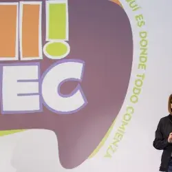 Claudia Gallegos da mensaje en HITEC