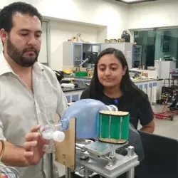 Crean expertos del Tec prototipo de bajo costo y automatizado de ventilador médico