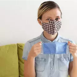 What’s the correct way to wear a face mask?