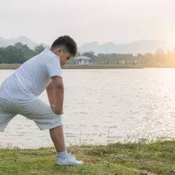 Niño haciendo ejercicio