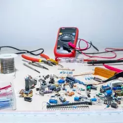 ¡Pieléctric! Estudiantes innovan con proyecto de piezoelectricidad