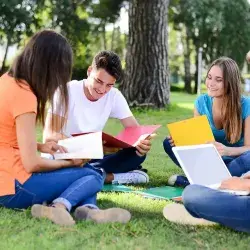 Estudiantes universitarios