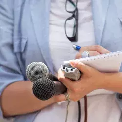 Periodista trabajando