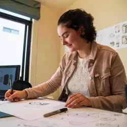 Mexicana diseña collar inteligente para monitorear a tus mascotas