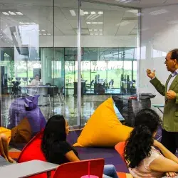 Juan Di Costanzo impartiendo clases en Tec campus Tampico