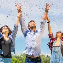 Esto te hace feliz, según el padre de la psicología positiva 