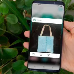 Instagram de RE-USE mostrando una de sus bolsas ecológicas 