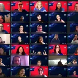 Alumnos, profesores, colaboradores y directivos en el evento de Día Mil+