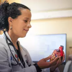 La doctora que con su magia toca el corazón de los niños