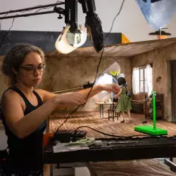 Profesora del Tec Guadalajara fue directora de arte en video musical animado de Glorybots.