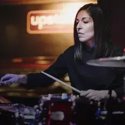 La baterista mexicana que conquista con su jazz ¡a Londres!