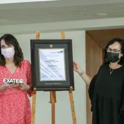 Magdalena Arredondo recibe el mérito.