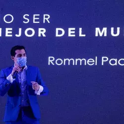 Rommel dando conferencia